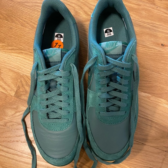 NEW Nike Field General Evergreen Aura - Picture 3 of 6